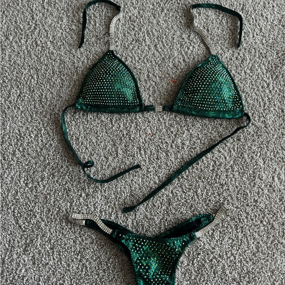 Female bikini bodybuilding pro cut custom made my measurements 32/24/34